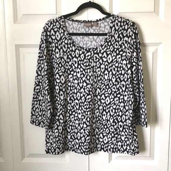 CHICO’S BLACK AND WHITE CHEETAH PRINT TOP - Picture 1 of 2